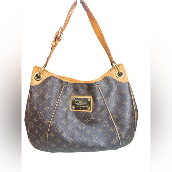 Louis Vuitton Handbags - ❤️❤️Sold❤️❤️Louis Vuitton monogram galleria shoulder bag
